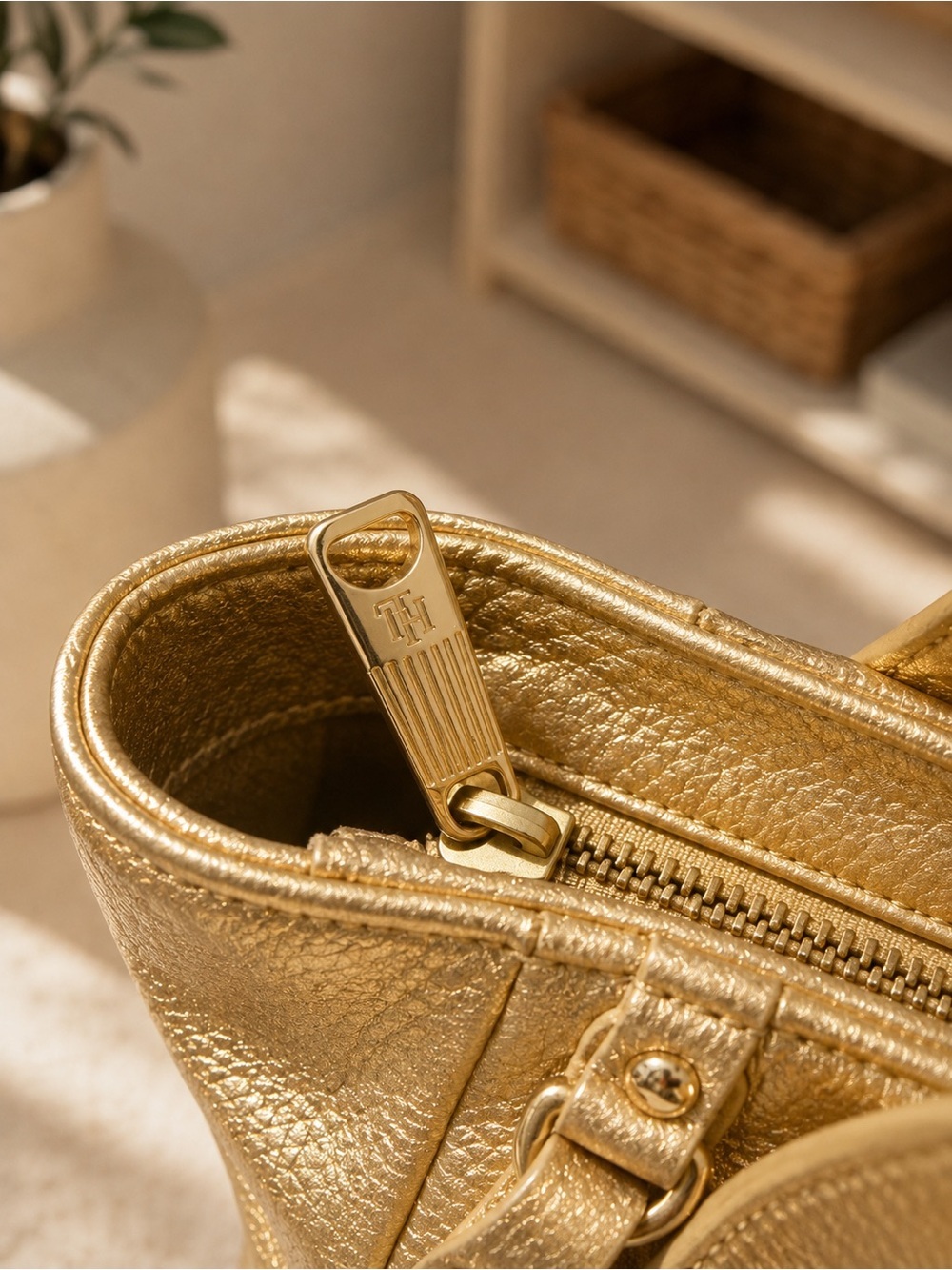 Lauren Ralph Lauren Metallic Gold LXVII Crest Tote Bag LG Shopper Shoulder Purse - Picture 6 of 13